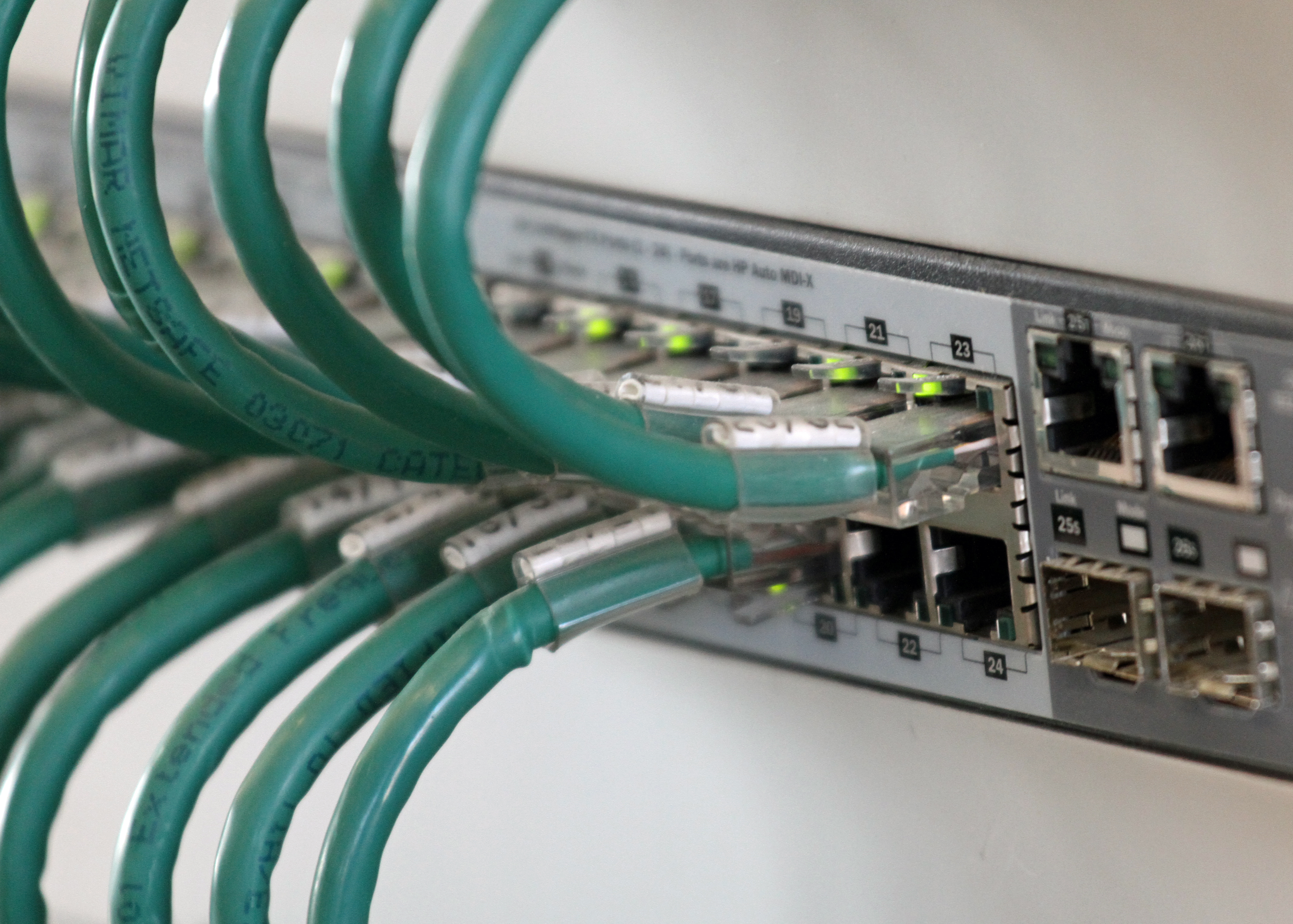 connection of the network cables in a firewall and integrated sw